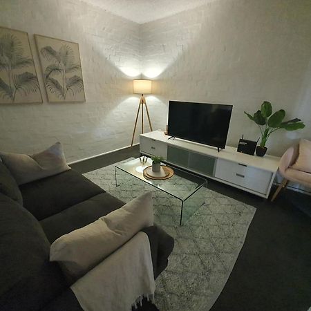 North Melbourne Retreat Apartment Bagian luar foto