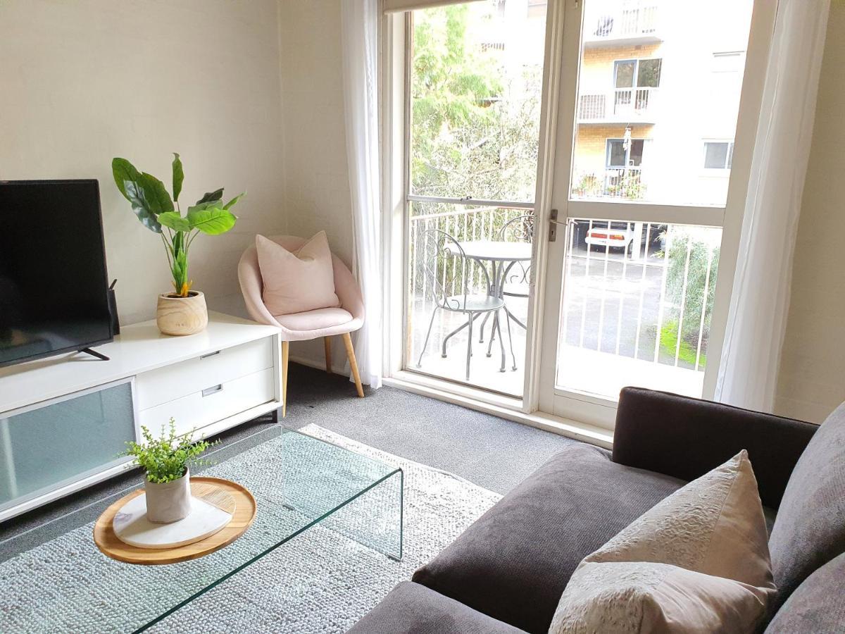 North Melbourne Retreat Apartment Bagian luar foto